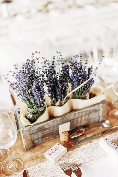 Lavender centerpieces: http://www.stylemepretty.com/little-black-book-blog/2014/10/13/organic-rustic-provence-wedding/ | Photography: Pretty Days - http://www.prettydays.fr/ French Country Party, Country Party Decorations, Lavender Centerpieces, Spring Wedding Centerpieces, Shabby Chic Wedding Decor, Country Party, Provence Wedding, Tafel Decor, Spring Centerpiece