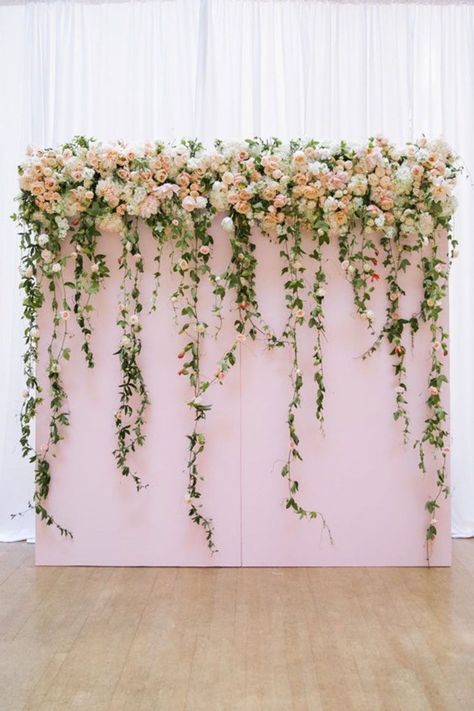 13 Breathtaking Feature Walls for Your Wedding Decor Baat Pakki, Diy Wedding Photo Booth, Photo Booth Backdrop Wedding, Photo Backdrop Wedding, Pink Backdrop, Flower Wall Backdrop, Diy Photo Booth, Wedding Photo Booth, Floral Backdrop