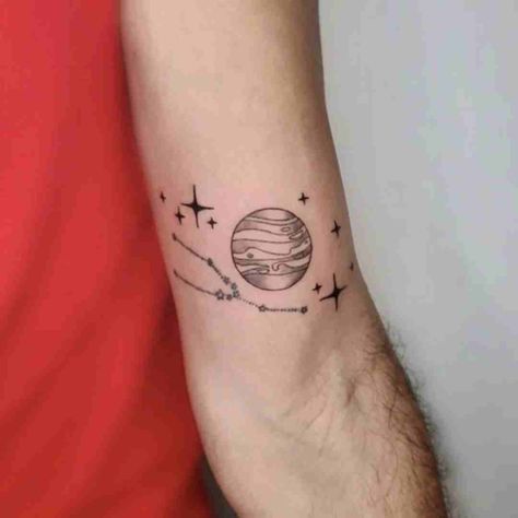 Venus planet taurus tattoo by @rona.m.tattoo Back Tattoo Taurus, Venus Planet Tattoo, Taurus Tattoo Ideas, Tattoo Taurus, Reader Tattoo, Astrology Tattoos, M Tattoo, Venus Planet, Planet Tattoo