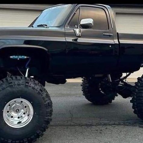 Big Lifted Trucks, Big Chevy Trucks, Squarebody Truck, Chevy Motors, Nice Trucks, Trucks Chevy, Chevy 4x4, Chevy Trucks Silverado, Black Truck