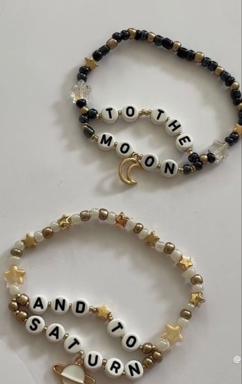 Bracelets With Words, Cute Friendship Bracelets, Friendship Bracelets With Beads, Friendship Bracelets Designs, Diy Bracelet Designs, Beads Bracelet Design, Beaded Bracelets Diy, Cute Bracelets, Jewelry Inspo