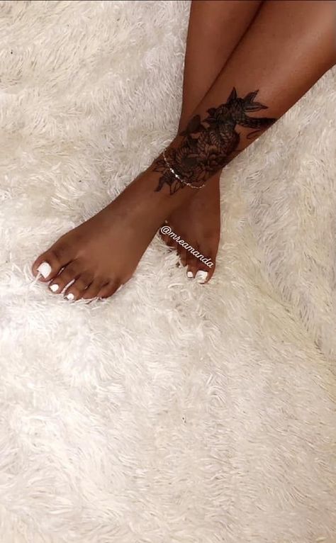 Calf Ankle Tattoo, Baddie Ankle Tattoos, Foot Tats For Women, Feet Tattoos Black Women, Foot Tattoos For Women Black Woman, Jamaica Inspired Tattoos, Foot Tatoos Woman, Baddie Tattoos For Women, Leg Ankle Tattoo