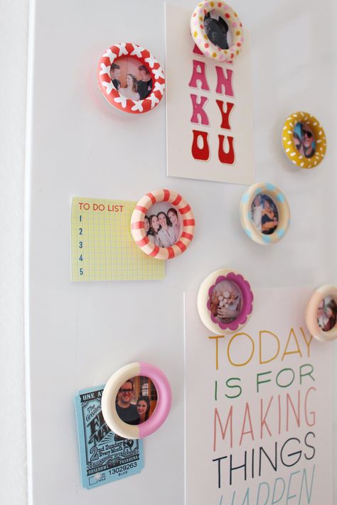 White board with magnet frames holding up to do list, thank you cards, admission ticket, and sign Magnet Frame, Diy Trendy Crafts, Clay Projects To Sell, Housewarming Gift Ideas Diy, Magnet Making, Bedroom Wall Decor Ideas Diy, Magnetic Frame, Airdryclay Magnet Ideas, Mini Picture Frames Diy