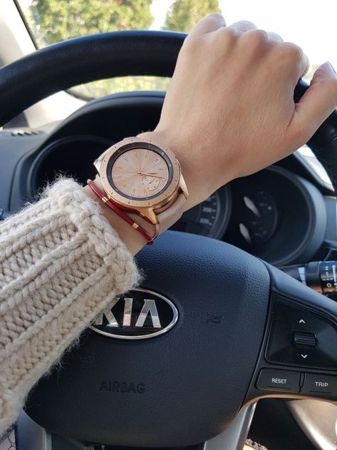 Samsung Galaxy Watch Rose Gold Check more at    http://bit.ly/agnesmonde Galaxy Watch 4 Aesthetic, Galaxy Watch Aesthetic, Samsung Watch Aesthetic, Nails Rose Gold, Fall Lip Color, Watch Aesthetic, Nails Rose, Kia K5, Samsung Watch