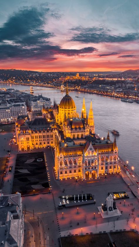 Aesthetic Islamic, European Architecture, Destination Voyage, Product List, City Landscape, Budapest Hungary, Most Beautiful Cities, City Aesthetic, Islamic Pictures