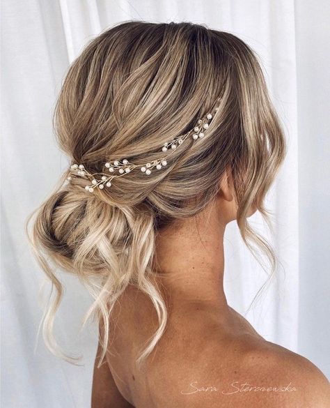 Wedding Updos For Round Faces, Boho Bride Updo, Boho Beach Wedding Hair, Wedding Hair With Accessories, Wedding Hair For Thinner Hair, Short Bridal Hair With Veil, Bond Wedding, Gold Wedding Hair Piece, Taylor Wedding