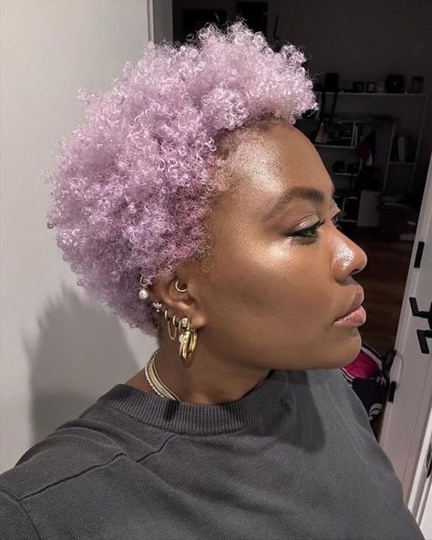 Manic Panic on Instagram: "Just because this Winter is gloomy doesn’t mean your hair has to be too ⛅️ @ahn_drayyy is here to brighten up your feed with this custom lavender look using Electric Amethyst & Pastelizer!💜   Tap to shop here on IG or on our site now! ✨PLUS✨ receive a jar of Pastelizer free with any purchase of Coralline Dream Amplified 🧡  .  lavender hair, pastel hair, purple hair, hairstylist memes, behind the chair, custom hair color, vegan beauty, manic panic hair dye, #manicpanicnyc #goodhairday #lavenderhair #pastelgoth #fallhair #longhairdontcare #splitdyedhair #cowboycopper #gingerhair #wolfcut #blondetobrunette #pastelfeed #semipermanenthaircolor" Lavender Natural Hair Black Women, Purple And Light Purple Hair, Lilac Hair Black Women, Dyed Bald Hair, Colored Relaxed Hair, Ginger Purple Hair, Lavender Natural Hair, Lavender Hair Black Women, Lavender Curly Hair