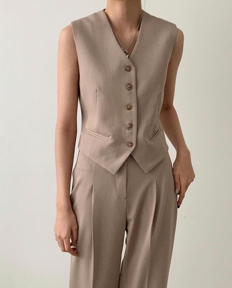 The Frankie Shop on Instagram: “Because it feels good to look sharp even at home! New arrivals #vest matching #pant #frankiegirl #thefrankieshop” Waist Coat Women Outfits, Womens Suit Vest, Clothing Photoshoot, Fitted Waistcoat, Waistcoat Woman, Smart Casual Women, Waist Coat, Suit Waistcoat, Wool Turtleneck