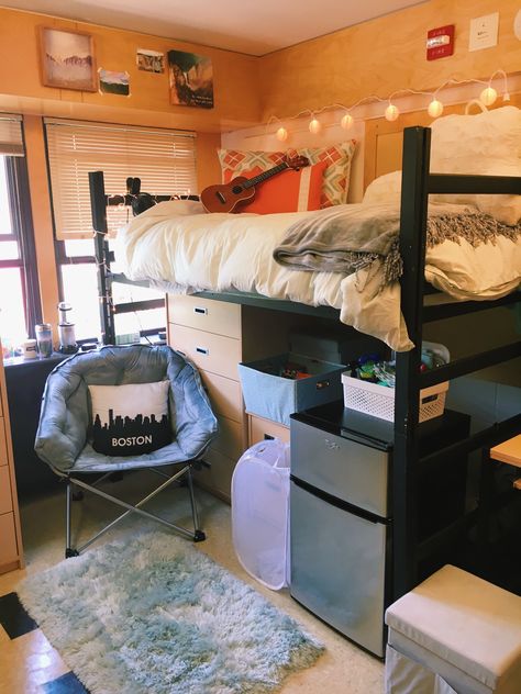 University of Vermont Wilks Hall Uvm Dorm, College Bedroom Decor, Display Visual Merchandising, University Of Vermont, Dorm Inspiration, Dorm Room Hacks, College Bedroom, Dorm Room Storage, Dorm Room Diy