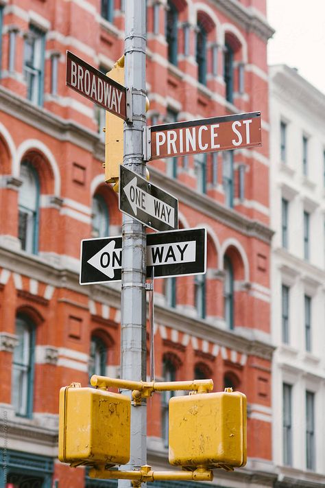 Sign for Prince Street and Broadway in neighborhood of Soho, New York City New York Traffic Light, Soho New York Aesthetic, New York Street Signs, New York Street Sign, Soho Nyc Aesthetic, New York Sign, Choose Outfit, Summer School Themes, New York Streets