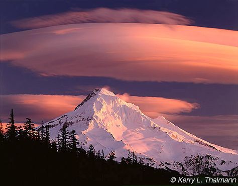 Mount Hood - Alpenglow and Lenticular Clouds (69k) Nature, Mount Hood National Forest, Mt Hood Oregon, Timberline Lodge, Lenticular Clouds, Mount Hood, Lake Resort, Mt Hood, Majestic Mountains