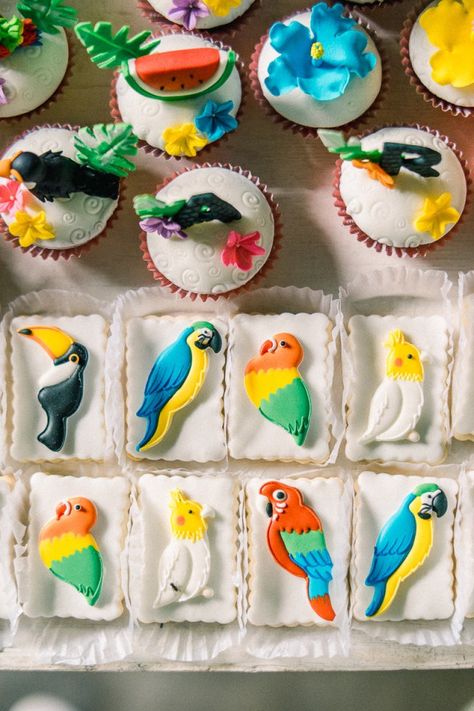 Artyst’s Tropical Aviary Themed Party – Sweets Bird Cakes Birthday, Tropical Aviary, Rio Birthday Parties, Bird Theme Parties, Rio Party, Pineapple Birthday Party, Rio Movie, Bird Birthday Parties, Tropical Birthday Party