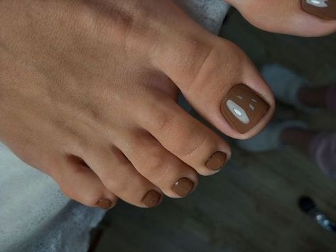 15 Stunning Fall Nail Ideas for Dark Skin in 2023 Nail Ideas For Dark Skin, Shellac Toes, Foot Nail Art, Goddess Nails, Fall Toe Nails, Fall Pedicure, Easy Toe Nail Designs, Feet Nail Design, Gel Pedicure