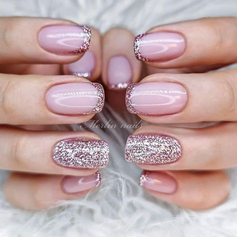 Easy Toe Nail Art, Toe Nail Art Designs, Graduation Nail Designs, Nail Art Designs For Beginners, Rose Gold Nails Design, Elegant Touch Nails, Graduation Nails, Fancy Nails Designs, Pink Gel