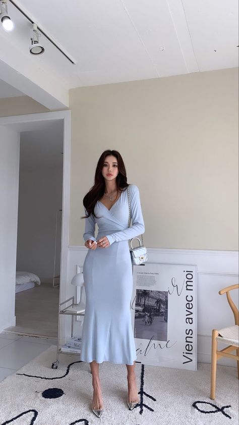 Boat Neck Dress Aesthetic, Wedding Skirt Outfits For Guest, Elegant Outfit Classy Modest, Aline Skirt Outfit Summer, Elegant Soft Outfits, Soft Feminine Dresses, Feminine Formal Outfits, Modest Fancy Outfits, Blue Professional Outfit