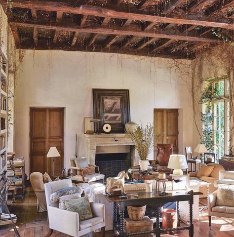 Rose tarlow Rose Tarlow Interiors, Santa Fe Living Room, Rose Tarlow Melrose House, Old World Home, Chateaux Interiors, Family Houses, Rose Tarlow, Italian House, Mediterranean Design