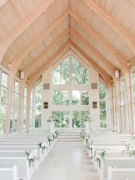 Pretty Chapel Wedding, Chapel Decor Wedding, Small Chapel Wedding Decorations, Wedding Aestethic, Wedding Ideas Venues, Small Chapel Wedding, Chapel Decorations, Glass Chapel Wedding, Modern Chapel