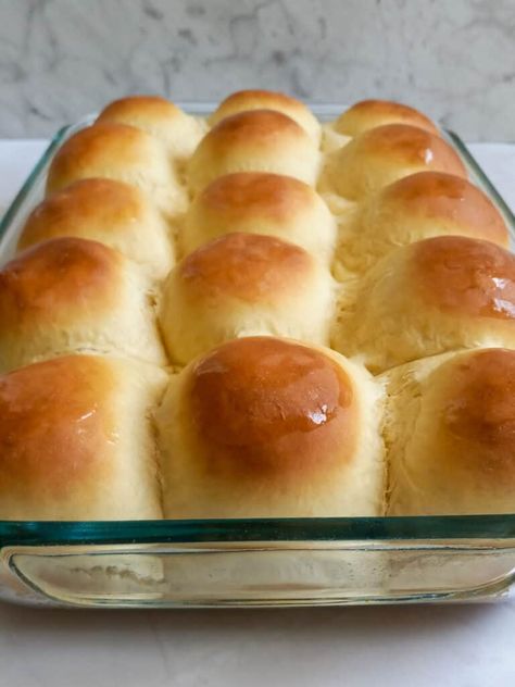 Dinner Rolls Quick, Old Fashioned Yeast Rolls Recipe, Amish Dinner Rolls, Quick Yeast Rolls, Best Yeast Rolls, Dinner Rolls Recipe Homemade, Amish Bread Recipes, Easy Yeast Rolls, Dinner Rolls Easy