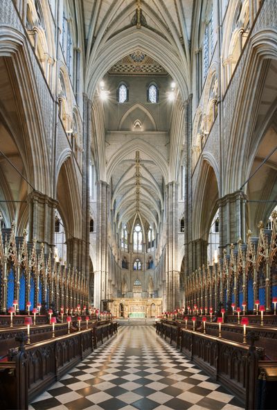 The Choir and Sanctuary in Westminster Abbey in London. It's nice to find photos since you can't take any in there... Cathedral Architecture, Westminster Abbey Wedding, Arte Ganesha, Westminster Abbey London, Queen's Coronation, London Baby, National Animal, London Pubs, The Coronation