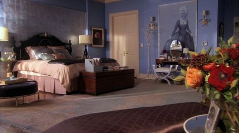 Serena Van Der Woodsen Bedroom, Blair Waldorf Bedroom, Blair Waldorf Room, Waldorf Bedroom, Stile Blair Waldorf, Bed Platform, Blue Wall Decor, Classic Bedroom, Apartment Style