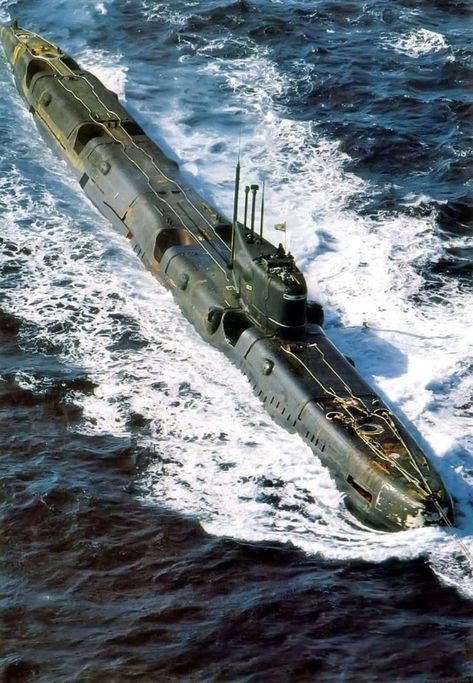 Submarine Pictures, Russian Submarine, Soviet Navy, Nuclear Submarine, Us Navy Ships, Cruise Missile, Navy Marine, Navy Military, Harbin