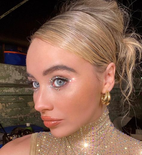 Sabrina Carpenter Jewelry, Sabrina Icons, Rhinestone Makeup, Beauty Essentials, Sabrina Carpenter, Makeup Ideas, Pearl Earrings, Make Up, Glitter