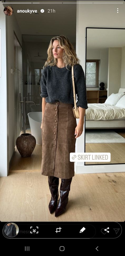 Brown Skirt Outfits, Brown Skirt Outfit, Suede Skirt Outfit, Mom Outfit Ideas, Skirt Outfit Fall, Mom Outfit, Midi Skirt Outfit, Winter Skirt Outfit, Brown Skirt