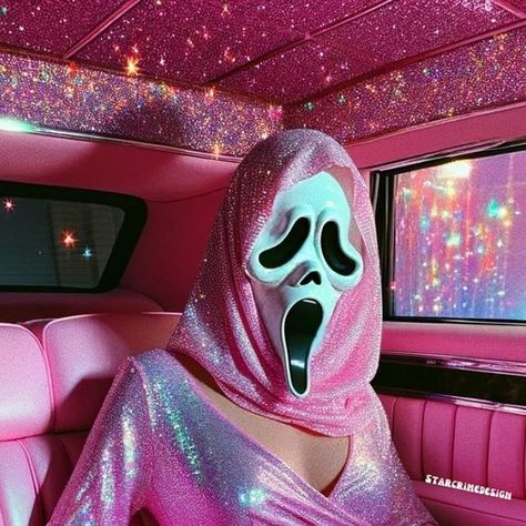 Women Of Horror Movies, What’s Your Favorite Scary Movie, Pink Scream Mask, Girly Ghostface, Scream Movie Aesthetic, Halloween Decorations Pink, Scream Collection, Pink Ghostface, Scream Picture