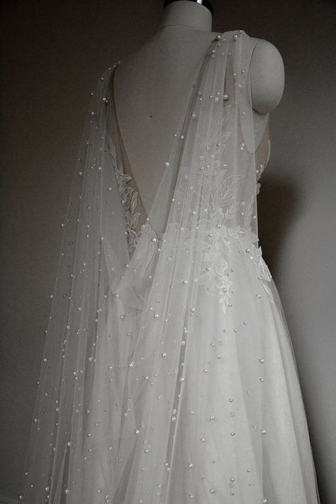 Pearl Cape, Veil Pearl, Cape Veil, Baju Kahwin, Wedding Cape, Bridal Cape, Dream Wedding Ideas Dresses, Pearl Bridal, Pearl Wedding