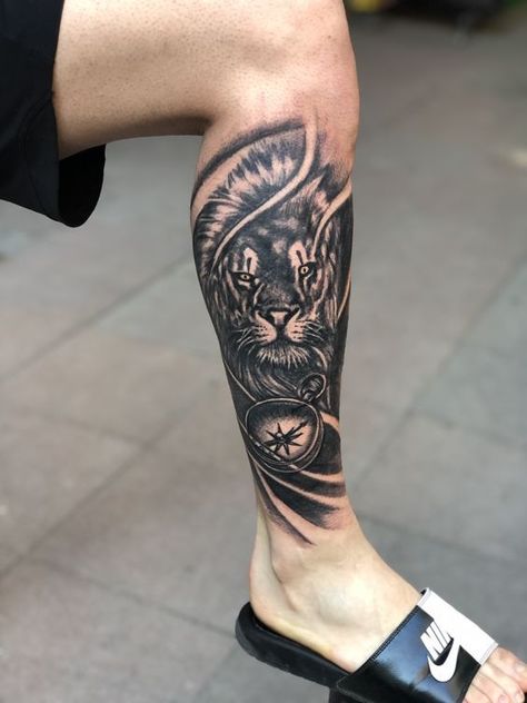 Surprise everyone with a chic tattoo on your leg! We've collected 50+ of the most unique and trendy male leg tattoo ideas and divided them into 9 groups. Leg Tattoos For Men, Tiger Tattoo Sleeve, Best Leg Tattoos, Pola Tato, Lion Tattoo Sleeves, Full Tattoo, Chic Tattoo, Tiger Tattoo Design, Tattoos Mandala