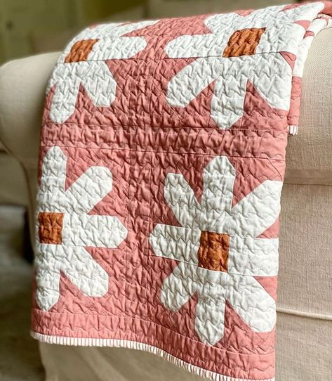 Allison • Peony Pedal Quilts | Alright. One more. I know I’ve been sharing this quilt like crazy! But I’ve been a little bit obsessed with it 🥰 I have kits available in … | Instagram Feminine Quilt Patterns, Girly Quilt Patterns, Quilts With Flowers, Girly Quilts, Flower Baby Quilt, Daisy Quilt Pattern, Quilt Backing Ideas, Girly Quilt, Cottagecore Quilt