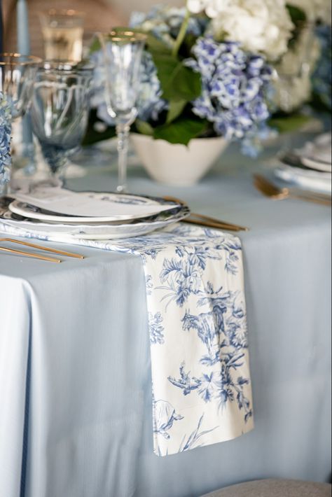 Blue Pattern Linen Wedding, Blue Toile Party Decor, French Blue Wedding, Classy Baby Shower, Korea Wedding, Newport Wedding, Blue Bridal Shower, Light Blue Wedding, Table Setting Inspiration