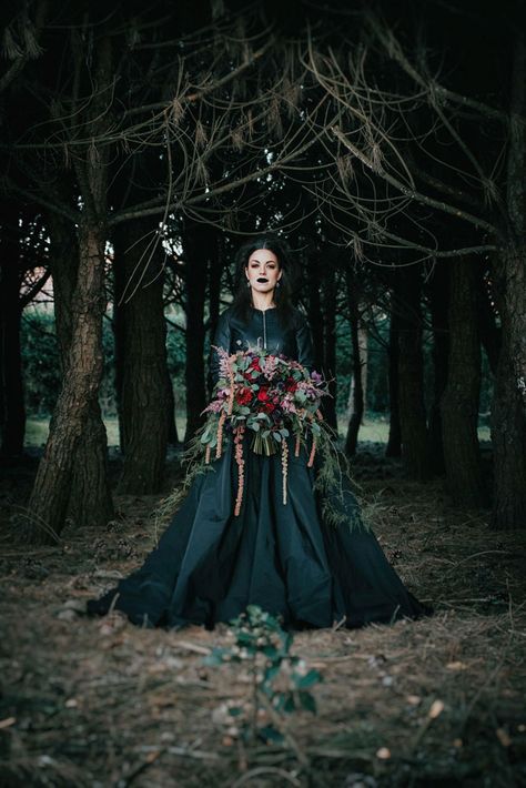 I'm Not Complete is a gothic bridal inspiration shoot featuring blood red roses, black bridal attire and moody elements by Italian photographer Andrea Fusaro. #themedweddings #gothicweddinginspiration Gothic Wedding Theme, Dark Wedding Theme, Halloween Themed Wedding, Roses Black, Gothic Wedding Dress, Bridal Attire, Goth Wedding, Dark Wedding, Black Bridal