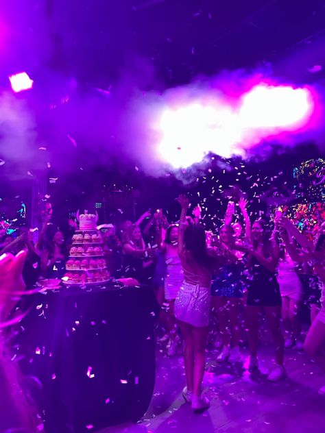 sweet sixteen, boston, party Big 16 Birthday Party Ideas, How To Throw A Party, Big Party Aesthetic, Big Sweet 16, 15 Th Birthday Ideas, Sweet Sixteen Venues, Sweet 16 Party Decor, Disco Party Birthday, Sweet 16 Venues