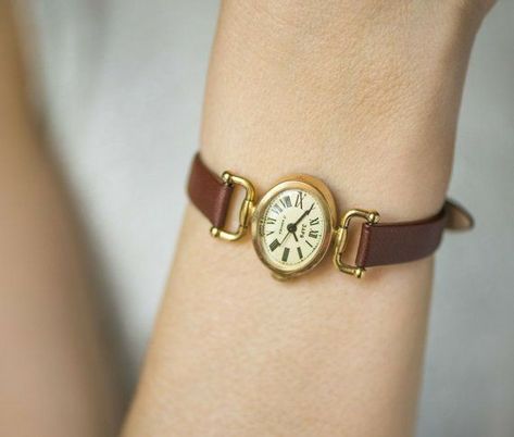 Woman's Watch, Tiny Woman, Vintage Gold Watch, Vintage Watches Women, Watches Women, Watch Vintage, Classy Jewelry, Jewelry Lookbook, Girly Jewelry