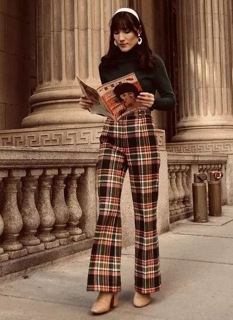 60s Outfits, Plaid Pants Outfit, 70s Inspired Outfits, Look 80s, Moda Hippie, Outfits 70s, 60s 70s Fashion, 60s And 70s Fashion, 70s Inspired Fashion