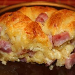 Cheesy Ham Biscuit Pull Aparts Breakfast Casserole With Crescent, Breakfast Casserole With Crescent Rolls, Casserole With Crescent Rolls, Super Easy Breakfast Casserole, Breakfast Casserole With Biscuits, Delicious Breakfast Casserole, Cheesy Ham, Baked Breakfast Recipes, Breakfast Crescent Rolls