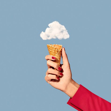 Dobra ideja, jednostavna i cista realizacija Gang Photography, Virgin Atlantic, Food Photography Tips, Still Life Photographers, Nyc Photography, Hand Model, Minimal Art, Ice Cream Cone, Surreal Art