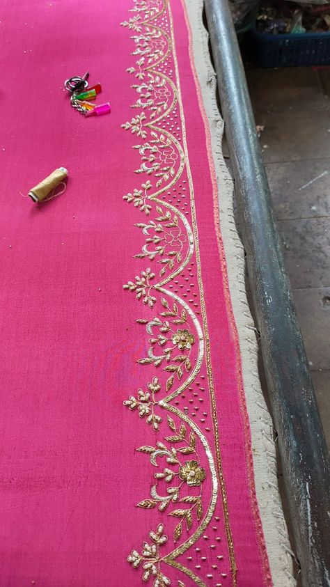 Duppta Border Design, Zari Work Embroidery Design Lehnga, Maggam Work Dupatta Designs, Khatli Work Saree Design, Saree Border Aari Work Design, Aari Work Dupatta, Hand Work Embroidery Dupatta Border, Duppta Work Design, Zardozi Border Designs