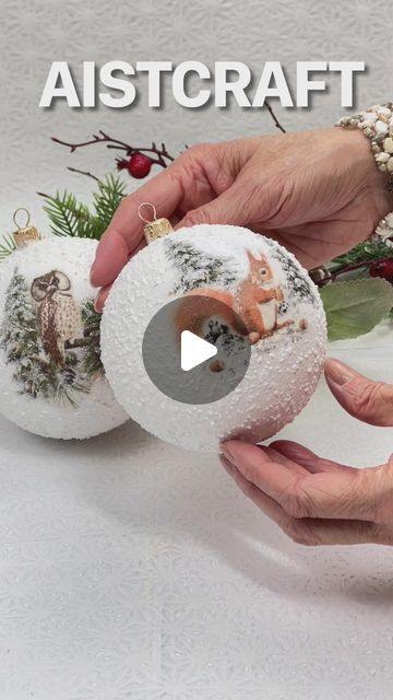 Christmas Plastic Ornaments Diy, Diy Christmas Ball Ornaments Ideas, Diy Ornament Decor, Bauble Ornaments Diy, Bauble Craft Ideas, Diy White Ornaments Christmas, Diy Ball Christmas Ornaments, Diy Christmas Orderments, Lace Ornaments Diy