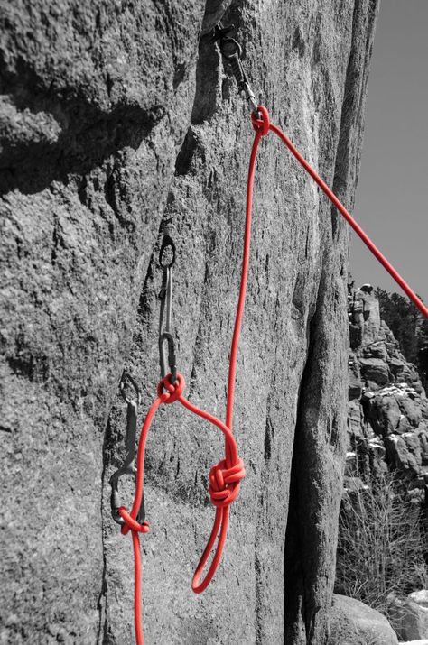 Learn This: Build a Climbing Rope Anchor - Climbing Magazine Rock Climbing Techniques, Climbing Magazine, Mountain Climbing Gear, Mountain Interior Design, Climbing Knots, Climbing Technique, Camping Rope, Rock Climbing Rope, Rope Climb