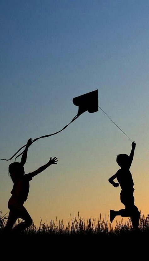 Photography Flying A Kite, The Kite Runner, Shadow Silhouette, Go Fly A Kite, Silhouette Photography, Kite Flying, Silhouette Art, Children Photography, Nice To Meet