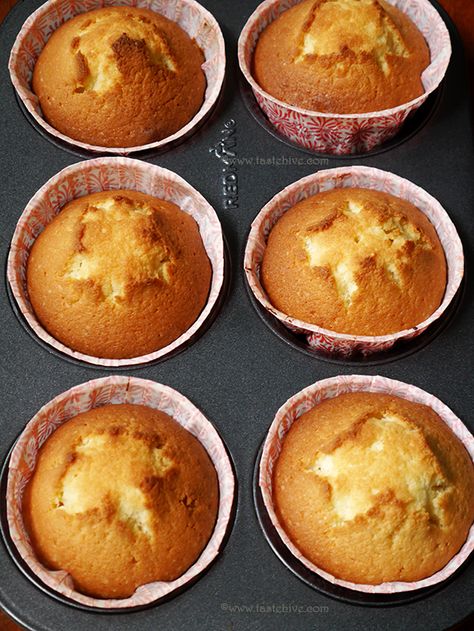 Butter Muffins Recipe, Soft Muffin Recipes, Simple Vanilla Cupcakes, Basic Muffin Recipes Easy, Soft Muffins Recipe, Queens Cake, Simple Cupcake Recipe, Vanilla Muffins Recipe, Soft Muffins