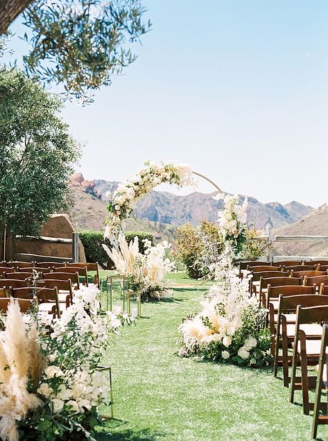 Timeless Wedding with a Modern Garden Details at Cielo Farms in Malibu | Southern California Wedding Ideas and Inspiration Cielo Farms, Socal Wedding Venues, Garden Details, California Vineyards, Southern California Wedding Venues, Malibu Wedding, California Wedding Venues, Socal Wedding, Inexpensive Wedding Venues