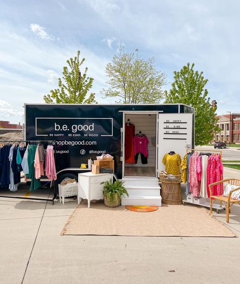 Moments from the Beautiful Land Market 🌷 The mobile boutique is looking extra beautiful this season! ☀️ Small Business Trailer Ideas, Mobile Clothing Store, Small Trailer Business Ideas, Mobile Thrift Store, Garage Pop Up Shop, Western Boutique Trailer, Trailer Store Mobile Boutique, Box Trailer Boutique, Mobile Retail Trailer