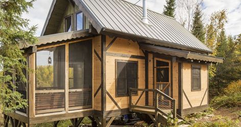 'Less is enough' at tiny cabin on edge of BWCA - StarTribune.com Ely Mn, Frame Cabins, Timber Frame Cabin, House Kits, Diy Cabin, Craftsman Homes, Dream Cabin, Building A Cabin, Coastal House