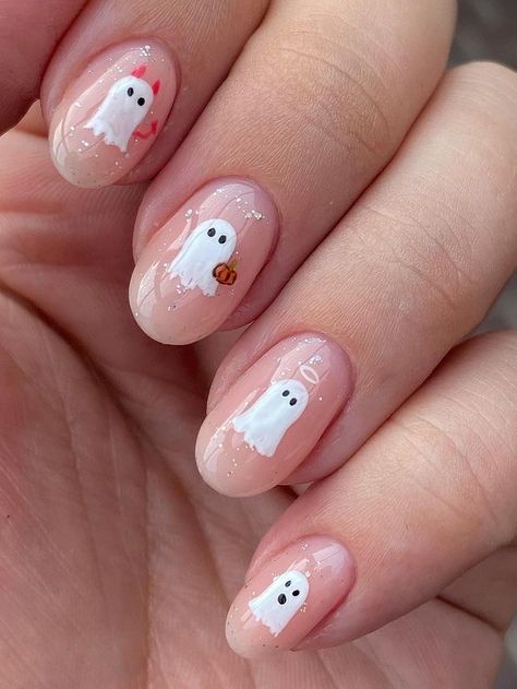 Halloween ghost nails: simple ghost accent Holloween Nails, Halloween Nails Easy, Halloween Acrylic Nails, Cute Halloween Nails, Pumpkin Nails, October Nails, Halloween Nail Designs, Halloween Nail Art, Autumn Nails