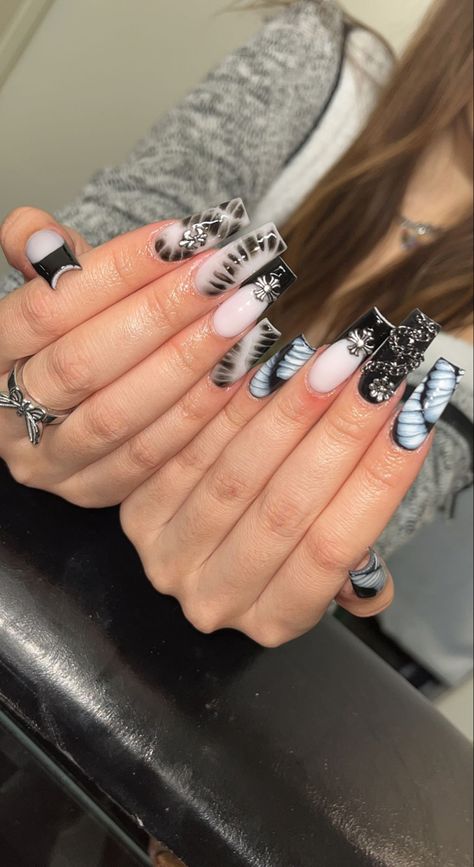 This set lasted me more than 4 weeks!! Simple Chrome Hearts Nails, Short Nail Designs Chrome Hearts, Nail Inspo Chrome Hearts, Chrome Hearts Inspired Nails, Long Chrome Heart Nails, Chrome Heart Nails, Chrome Hearts Nails, Long Acrylic Nails Chrome Hearts, Chrome Hearts