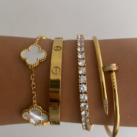 Expensive Bracelets Aesthetic, Good Jewelry Stack, Cute Designer Jewelry, Statement Jewelry Aesthetic, Gold Watch With Bracelets Women, Trending Gold Bracelets For Women, Designer Jewelry Stack, Luxury Bracelet Women, Luxury Brand Bracelets