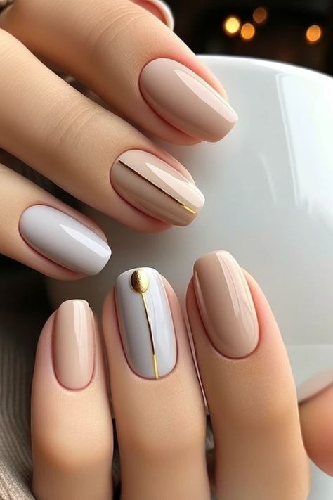 33 Minimalist Nails That Are Simple And Pretty Minimal Nails Art, Nude Nail Designs, Subtle Nails, Fancy Nails Designs, Sweater Nails, Simple Gel Nails, Minimal Nails, Work Nails, Neutral Nails